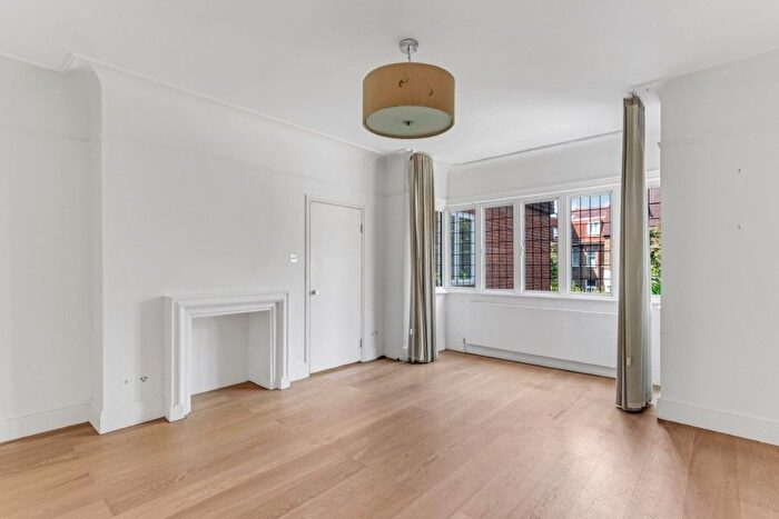 2 Bedroom Flat To Rent In Alvanley Gardens, West Hampstead, NW6