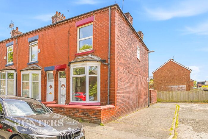 3 Bedroom End Of Terrace House For Sale In Incline Road, Hollinwood, Oldham, OL8
