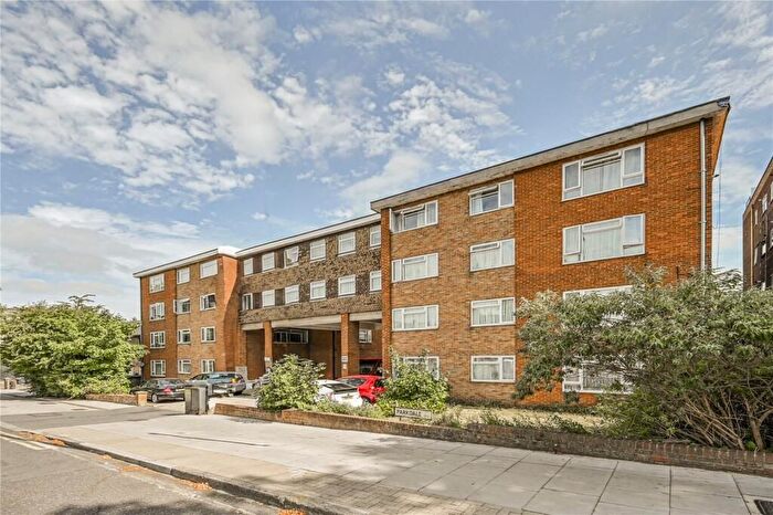 1 Bedroom Flat For Sale In Bounds Green Road, London, N11