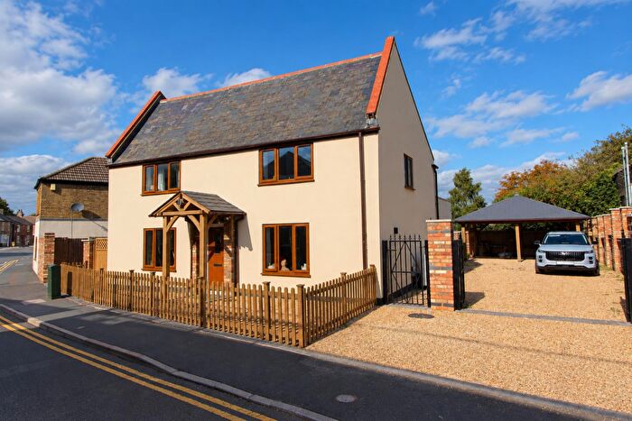 4 Bedroom Detached House For Sale In Station Road, Whittlesey, Peterborough, PE7
