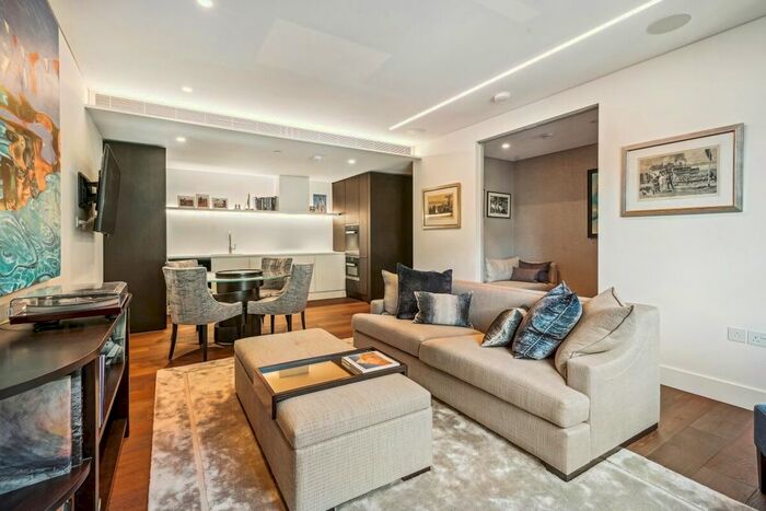 3 Bedroom Flat For Sale In Rathbone Place, London, W1T