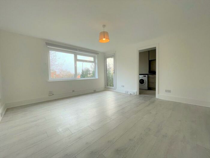 1 Bedroom Flat To Rent In Dunraven Drive, Enfield, EN2