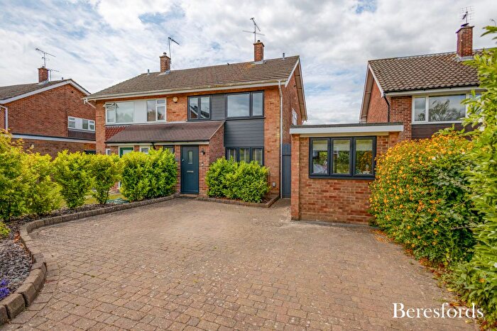 3 Bedroom Semi-Detached House For Sale In The Furlongs, Ingatestone, CM4