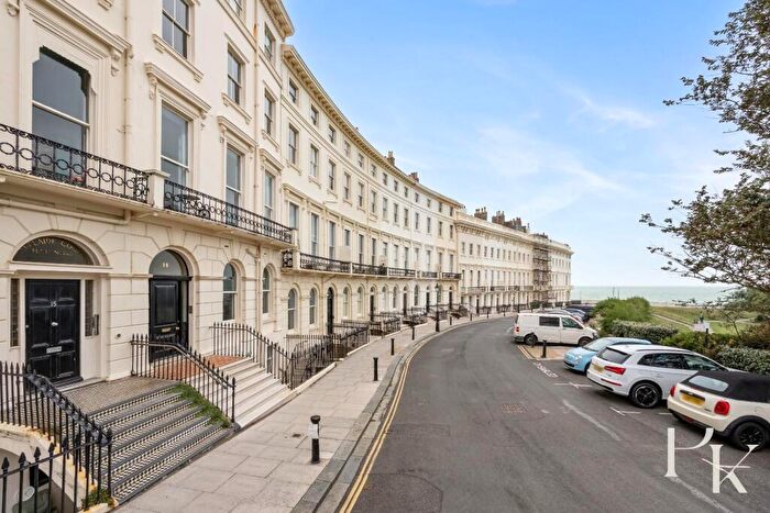 2 Bedroom Apartment For Sale In Adelaide Crescent, Hove, BN3