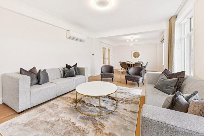 3 Bedroom Flat To Rent In Chesterfield House, Mayfair, W1K