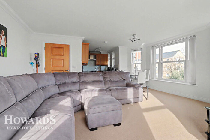 3 Bedroom Apartment To Rent In Kirkley Cliff Road, Lowestoft, NR33