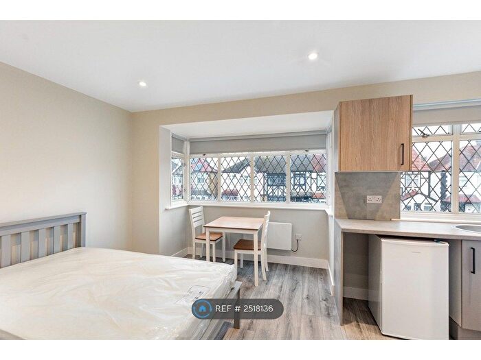 1 Bedroom Flat To Rent In Cardington Square, Hounslow, TW4