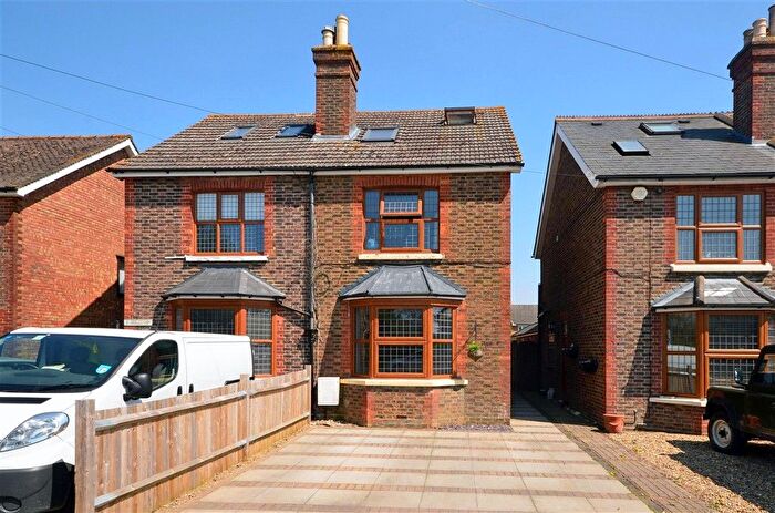 3 Bedroom Semi Detached House For Sale In Reigate Road, Horley, Surrey, RH6