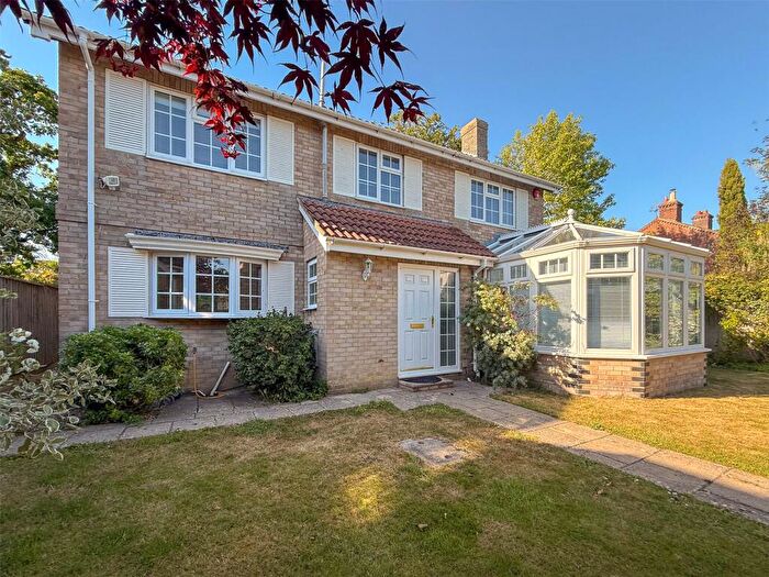4 Bedroom Detached House For Sale In Russett Close, Lymington, SO41