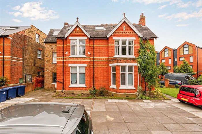 2 Bedroom Flat To Rent In Shaa Road, Acton, London, W3