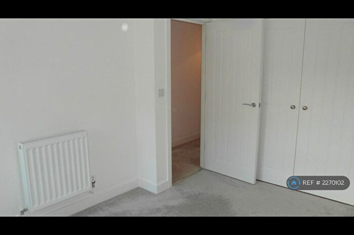 1 Bedroom Flat To Rent In Stroud House, Hook, RG27