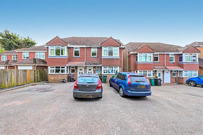 3 Bedroom Semi-Detached House To Rent In Spears Walk, Brighton, BN2