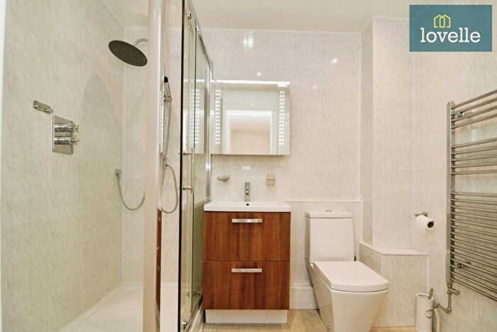 2 Bedroom Flat For Sale In Grosvenor Crescent, Grimsby, DN32