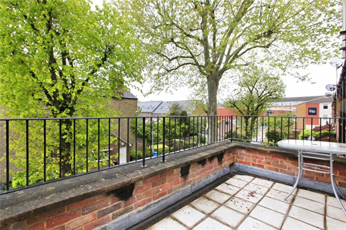 2 Bedroom Flat To Rent In Liberty Mews, Malwood Road, Clapham South, London, SW12
