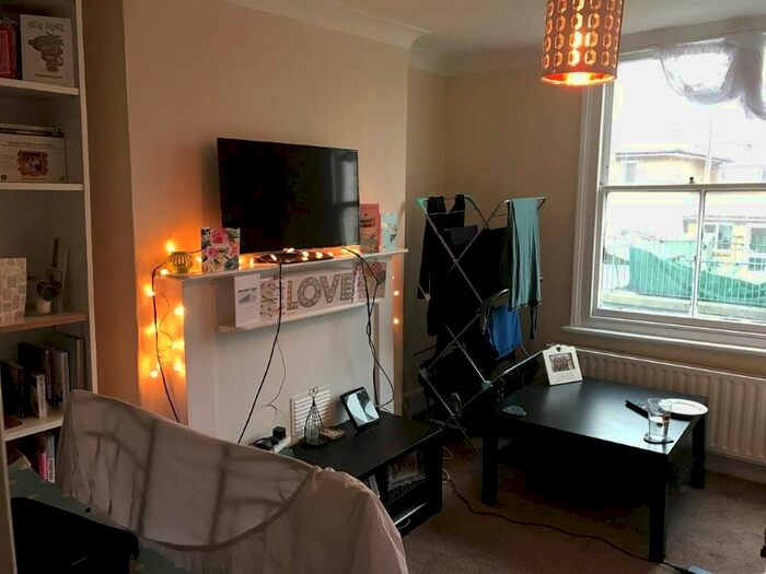 2 Bedroom Flat To Rent In Digby Crescent, London, N4