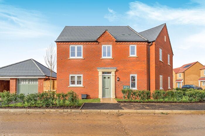 3 Bedroom Property To Rent In River Bank Close, Upton, Northampton, NN5