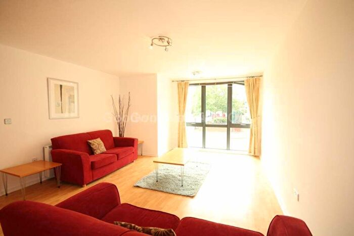 2 Bedroom Apartment To Rent In City South, City Road East, Southern Gateway, M15
