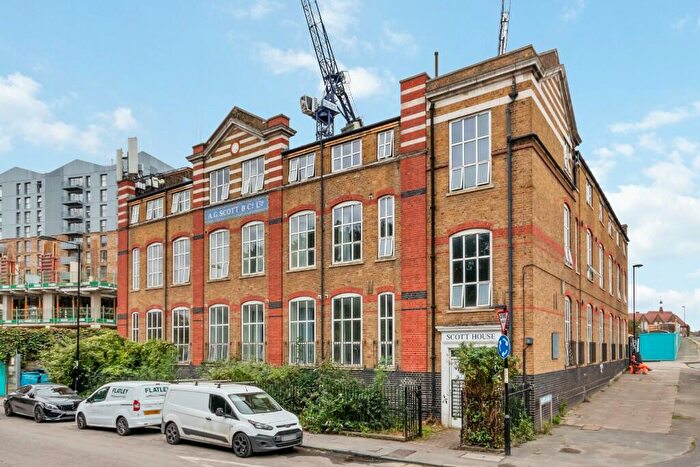 2 Bedroom Flat To Rent In Grove Street, London, SE8