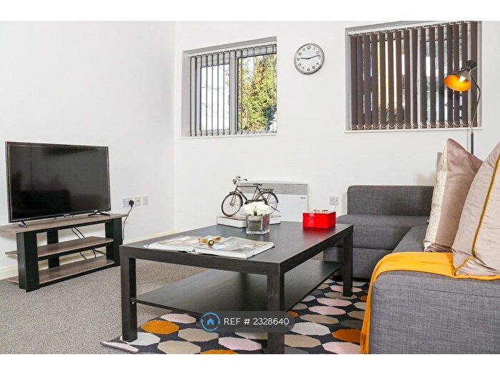 3 Bedroom Flat To Rent In Upton Road, Watford, WD18