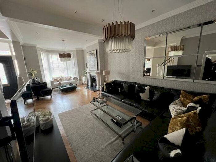 7 Bedroom House To Rent In Belgrave Road, Ilford, IG1