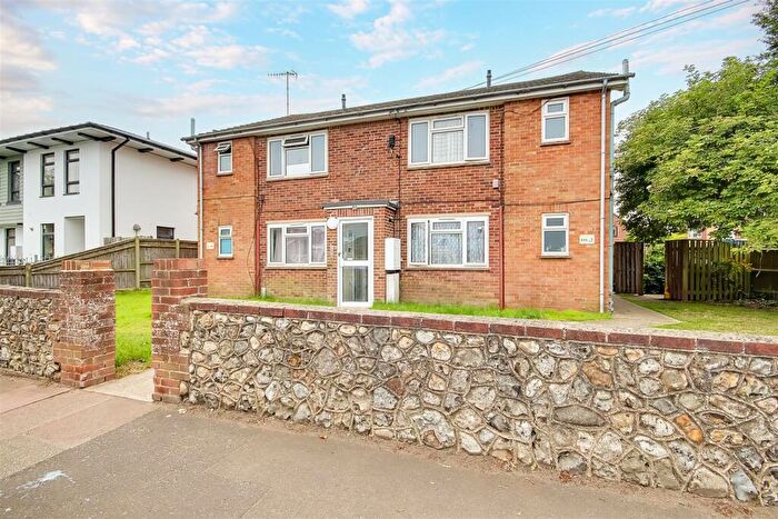 Studio For Sale In Meadow Road, Worthing, BN11