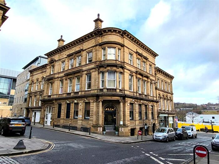 1 Bedroom House To Rent In Town Hall Street East, Halifax, HX1