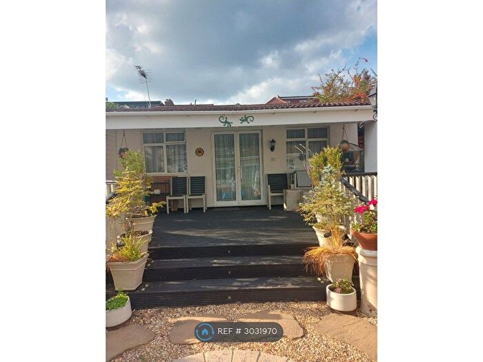Studio To Rent In Twickenham Gardens, Greenford, UB6