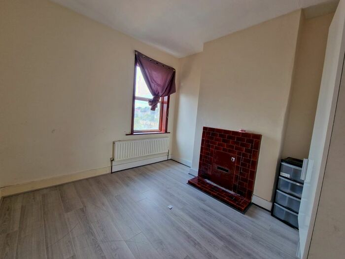 4 Bedroom Terraced House To Rent In High Street North, Manor Park, E12