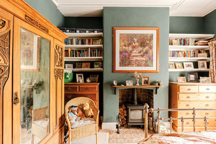 2 Bedroom Flat For Sale In Kennington Avenue, Bishopston, Bristol, BS7