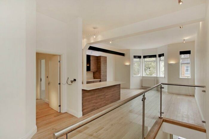 2 Bedroom Flat To Rent In Villiers Road, Willesden Green, NW2