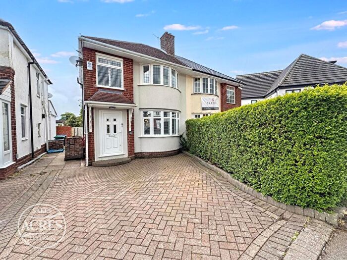3 Bedroom Semi-Detached House For Sale In Low Avenue, Great Barr, Birmingham, B43