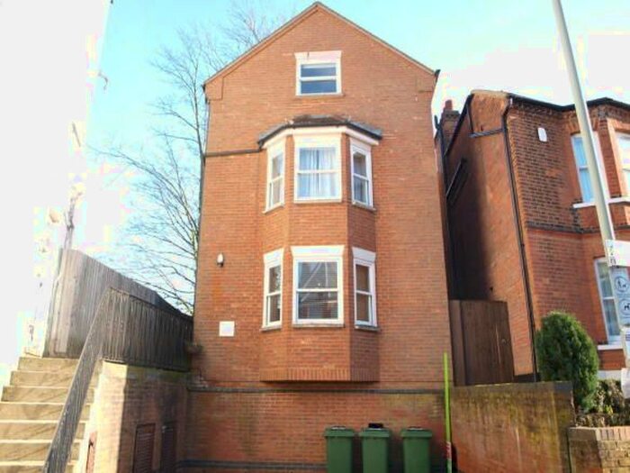 1 Bedroom Flat To Rent In Maulden Court, St Albans, AL1