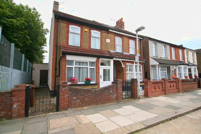 2 Bedroom End Of Terrace House To Rent In Whalebone Avenue, Chadwell Heath, RM6