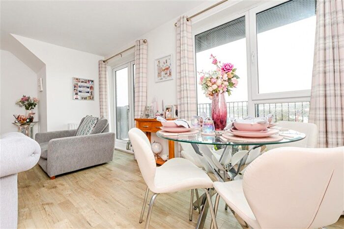 1 Bedroom Flat For Sale In Knights Templar Way, Strood, Rochester, Kent, ME2