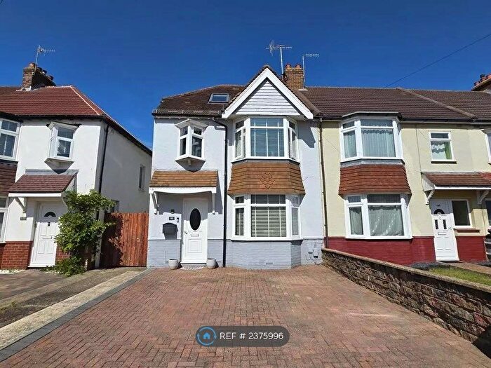 4 Bedroom Semi-Detached House To Rent In Manor Hall Road, Southwick, Brighton, BN42