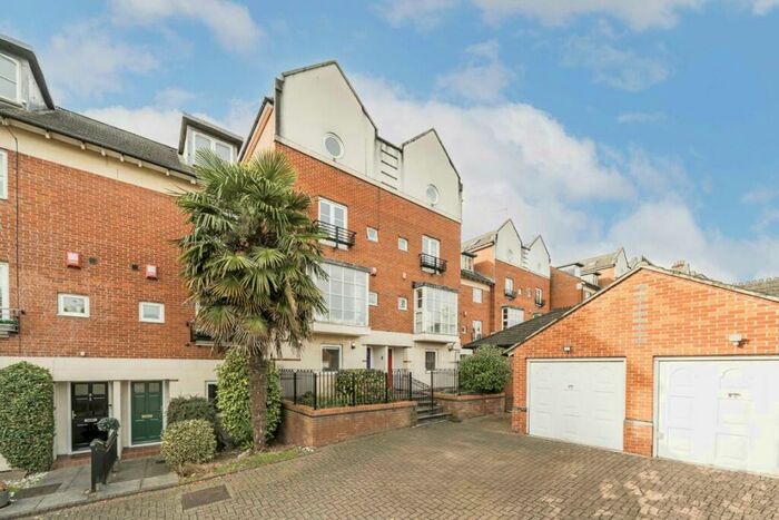 5 Bedroom House To Rent In Alexandra Park Road, London, N22