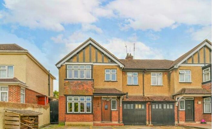 4 Bedroom House To Rent In Dean Road, South Croydon, CR0