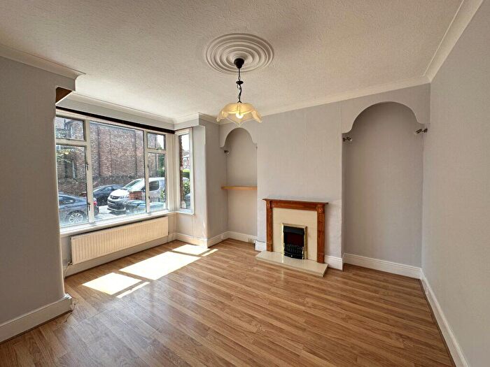 5 Bedroom Terraced House To Rent In Bedroom House, Elvendon Road, Bounds Green, London, N13