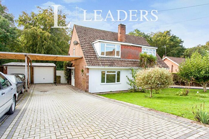 3 Bedroom Semi-Detached House To Rent In The Grove, SO19