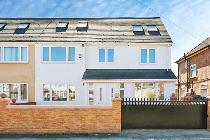 6 Bedroom Semi-Detached House For Sale In Fairway Avenue, West Drayton, UB7