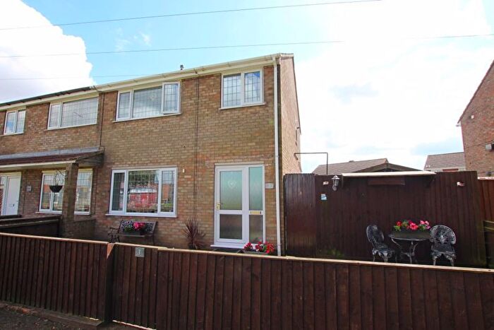 3 Bedroom Semi-Detached House For Sale In Larch Close, Immingham, DN40