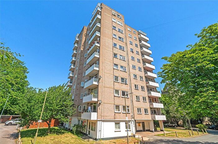 2 Bedroom Flat For Sale In Fitzhugh Grove, Wandsworth, London, SW18