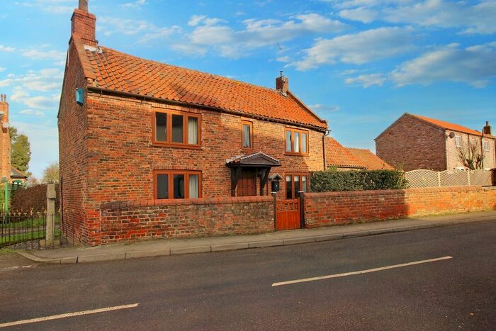 2 Bedroom Detached House For Sale In Main Road, Hirst Courtney, YO8