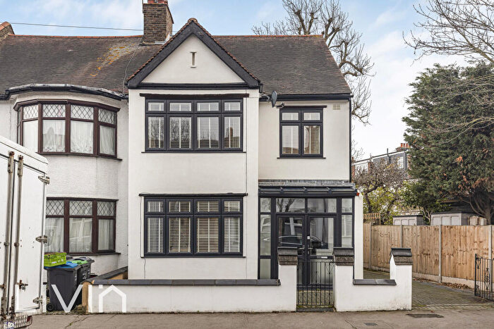 3 Bedroom End Of Terrace House For Sale In Craven Road, Croydon, CR0