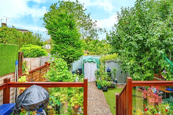 2 Bedroom Terraced House For Sale In Bernard Close, Dunstable, Bedfordshire, LU5