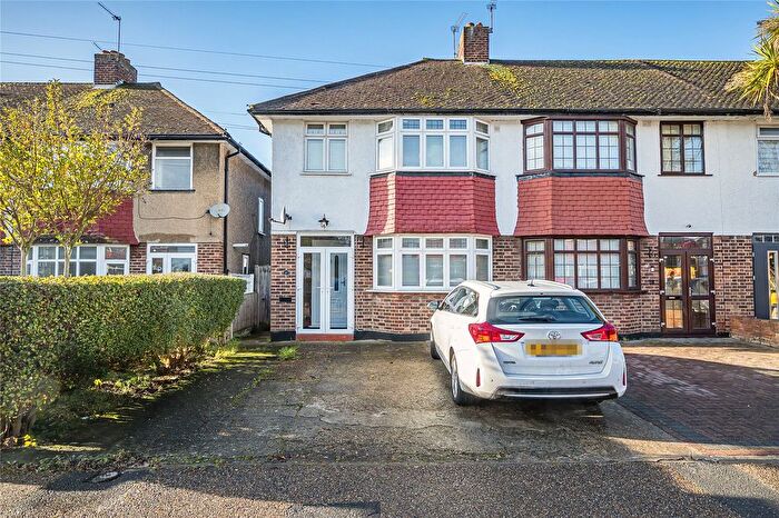 3 Bedroom End Terrace House For Sale In Chatsworth Gardens, New Malden, KT3