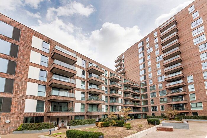 2 Bedroom Flat To Rent In Agnes George Walk, Pontoon Docks, E16