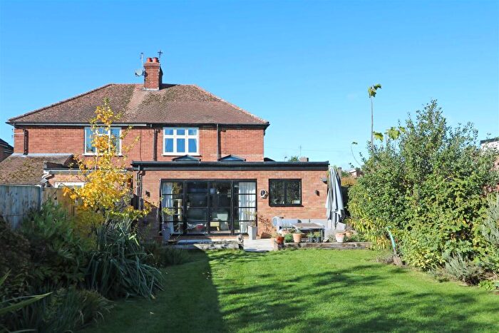 3 Bedroom Semi-Detached House For Sale In Queens Road, Thame, OX9