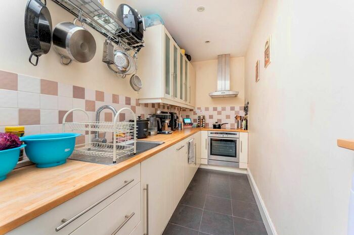 2 Bedroom Flat To Rent In Edith Road, West Kensington, London, W14