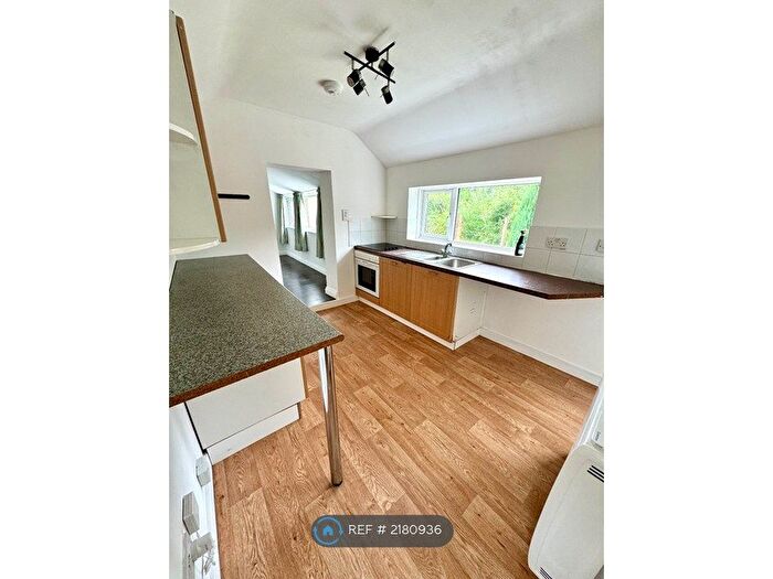 1 Bedroom Flat To Rent In Roskear Villas, Camborne, TR14